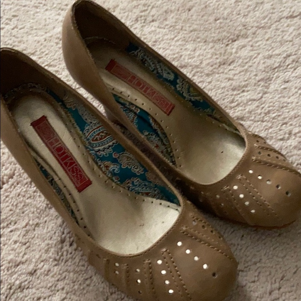Hot kiss wedges